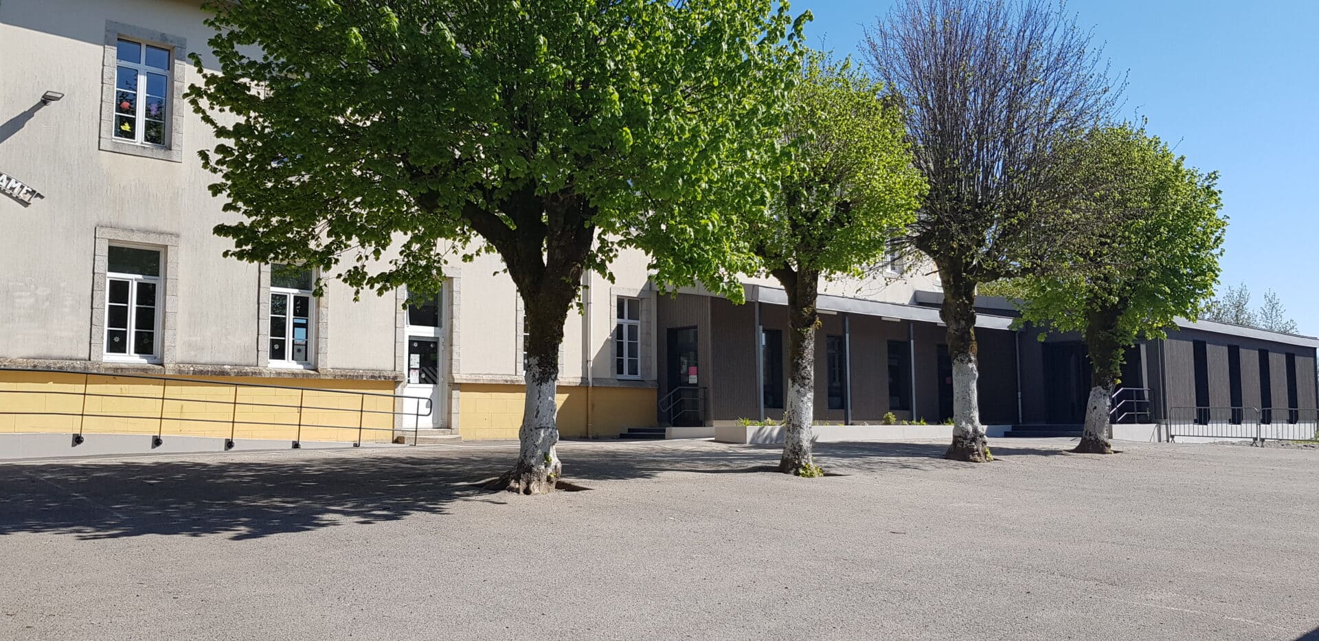 Cour Ecole Notre Dame du Folgoët Bannalec